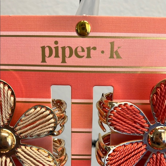 Piper K | Metal Flower Hair Clips - Picture 2 of 6